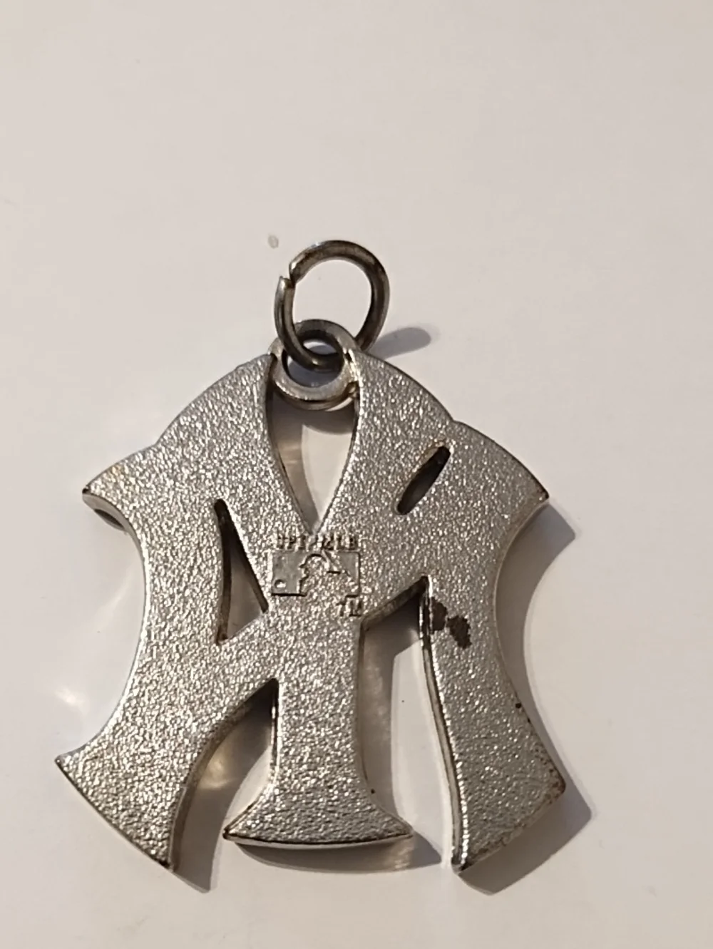 New York Yankees Enamel Logo Pendant - White & Navy